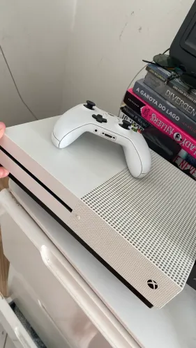 VENDO XBOX ONE S EM PERFEITO ESTADO
