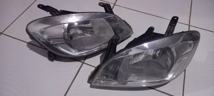 Farol de celta de marca artebe em ótimo estado original valor 500 pra vender ligeiro