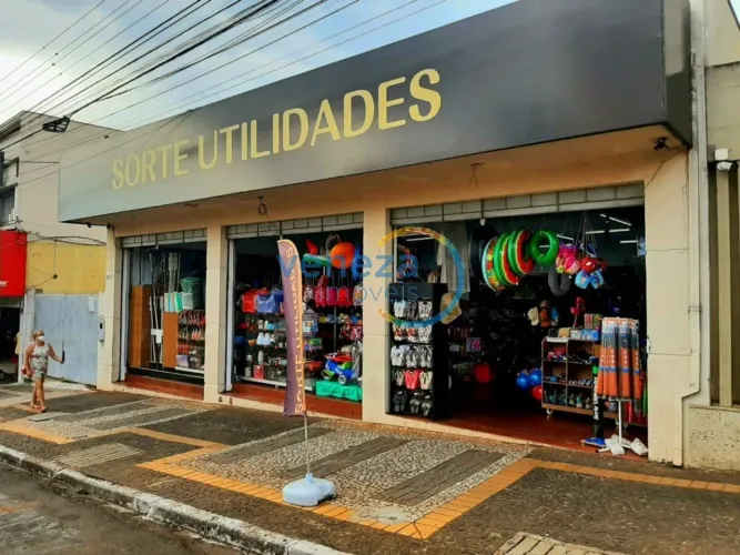 Salão-Loja à venda por R$ 8000000.00, 580.00 m2 - CENTRO - CAMBE/PR