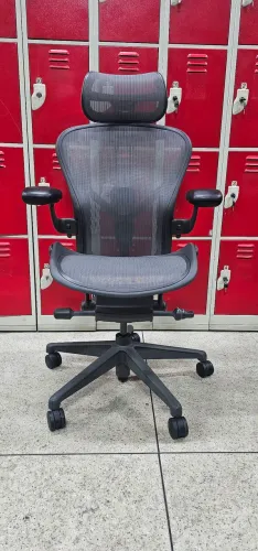 Cadeira Herman Miller New Aeron tam. B completa seminova, linda com apoio de cabeça Atlas