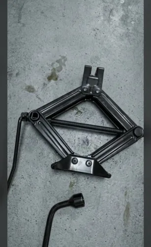 Kit de Macaco Automotivo sanfonado acompanha chave e estojo em isopor