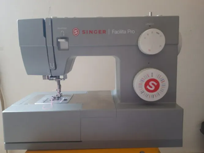 Máquina de Costura Singer modelo 4432