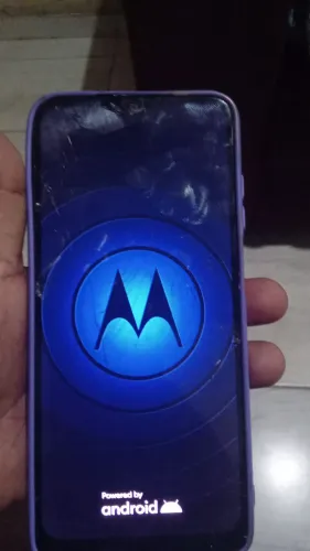 Moto e22 trincado porém funcionando tudo