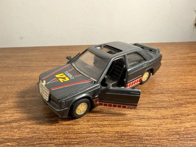 Carrinho de ferro anos 90 com teto solar funcional