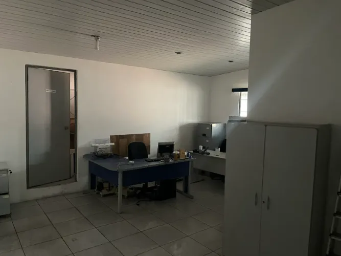 Alugo casa comercial/galpão