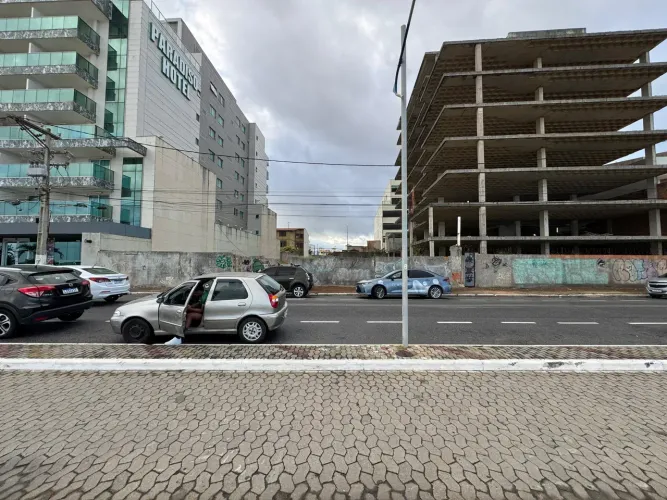 Imóvel para venda tem 1300 metros quadrados em Praia Campista - Macaé - RJ