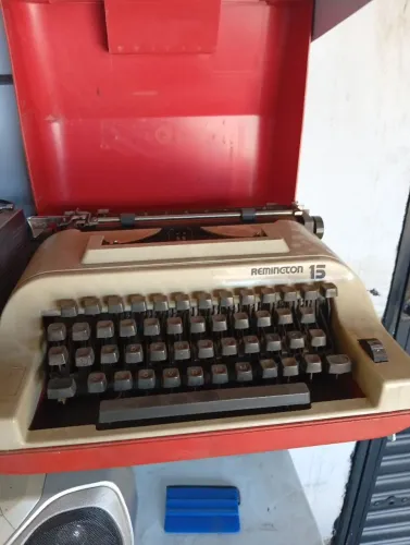 Máquina de escrever (Datilografia)