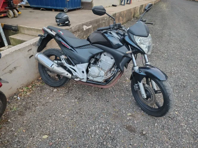 Vende se Cb 300 r