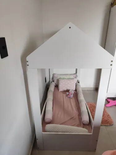 Mini cama montessoriana com colchão