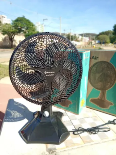 Ventilador de Mesa Britânia BVT301 30cm 6 Pás 3 Velocidades