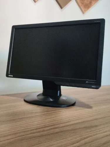 Monitor 15" Wide