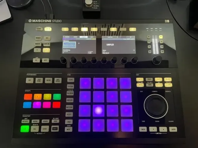 Native instrument Maschine Studio