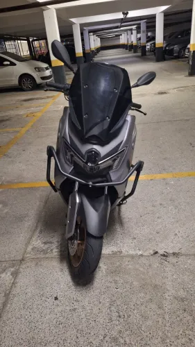 Nmax 2025 prata com apenas 9 mil kms