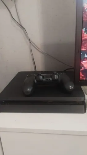 PS4 Slim 