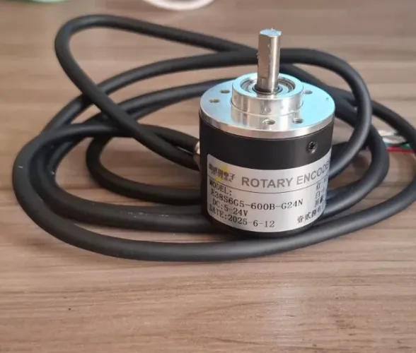 Encoder Rotativo Incremental 600 Pulsos E38S6G5-600B-G24N - Usado