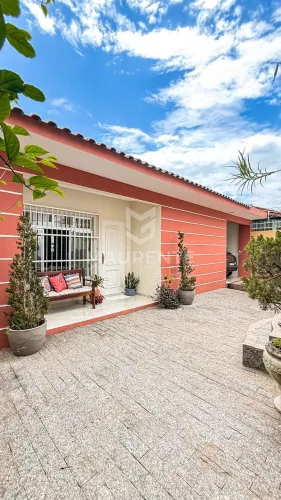 Casa com 3 dormitórios em Barreiros
