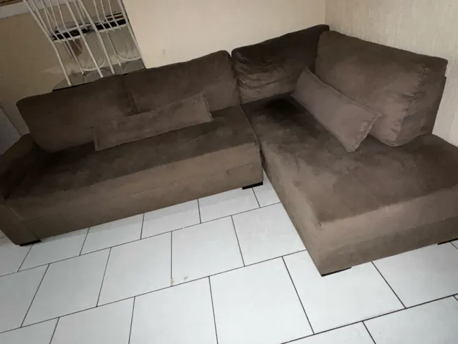Sofá grande tecido suede marrom doi módulos sem defeito
