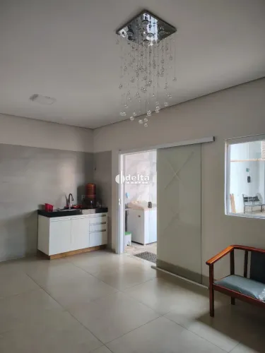 Casa residencial com 4 quartos sendo 1 suíte disponível para locação no bairro Jardim das