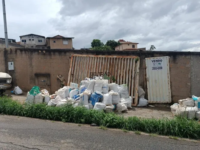 Lote com 350m² à venda no Alto Caiçara