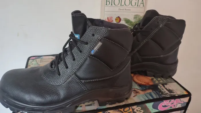 Bota Marluvas Nova tamanho 43