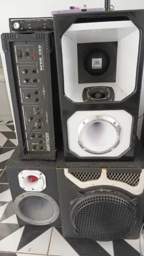 Caixa triocom Caixa box reseive com rádio via Bluetooth boca de 12 duas cornetas potentes