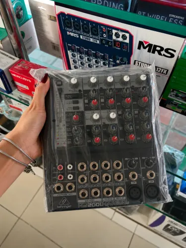 Mesa de Som Behringer Xenyx 1002FX - Áudio profissional