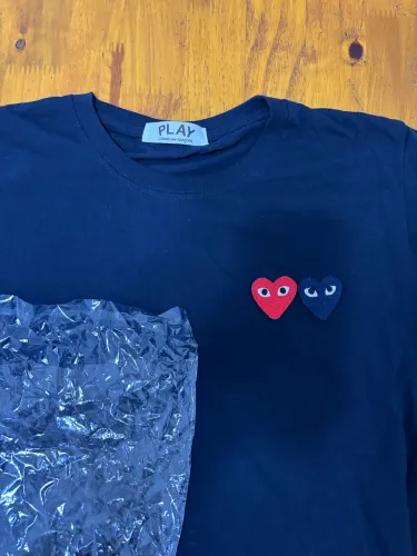 Camiseta CDG (Comme Des Garçons)