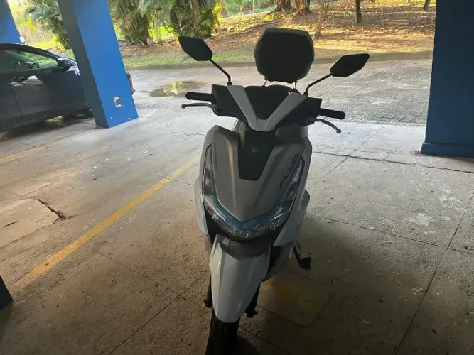 YAMAHA FLUO HÍBRIDA