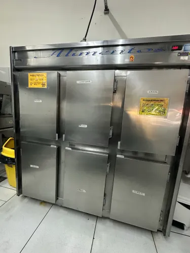 Geladeira inox 6 portas 1500L