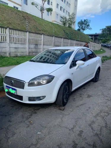Fiat Linea Essence 1.8 Flex 16V 4P 2012