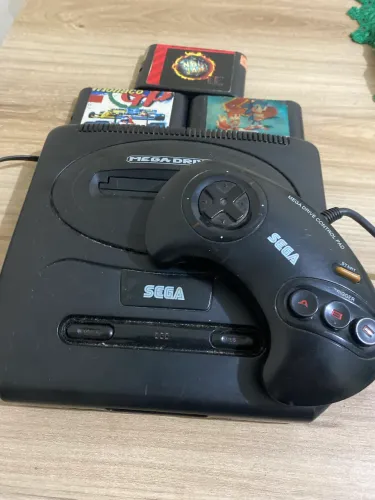 MEGADRIVE COM 3 FITAS E CONTROLE | NÃO POSSUI O CABO PRA LIGAR NA TV