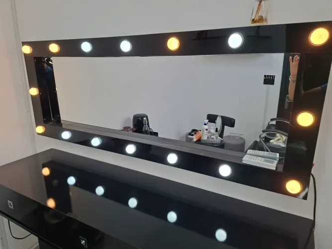 Mesa e espelho Camarim