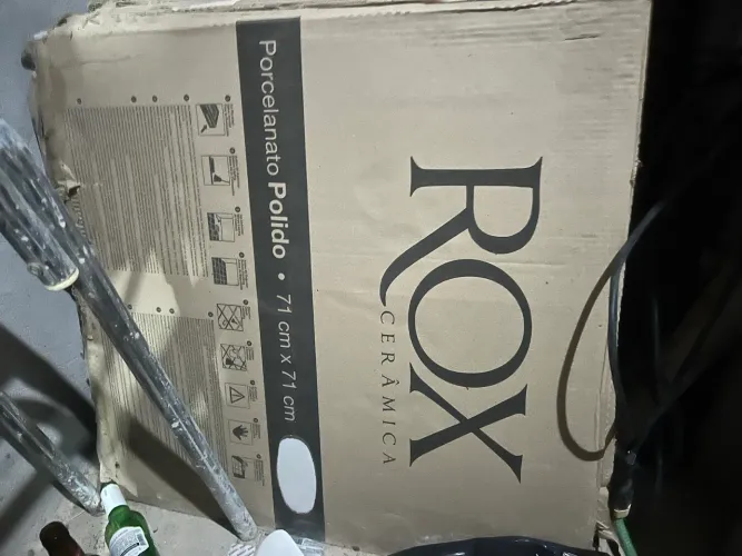  Vendo 21 Mt Porcelanato. E 25 Mt sé cerâmica polida