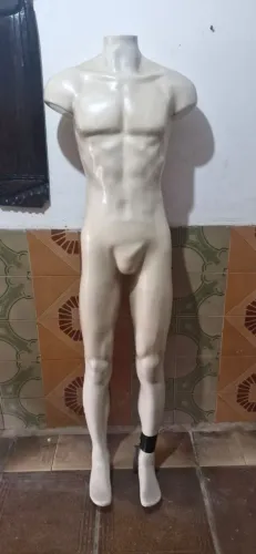 vende-se manequim masculino