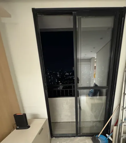 Porta balcão de alumínio com vidro - oportunidade!