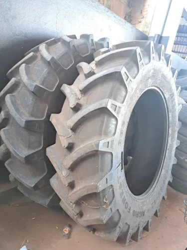 Vendo pneus pra fazer bebedouro para animais valor 250 cada