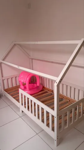 Cama montessoriana infantil