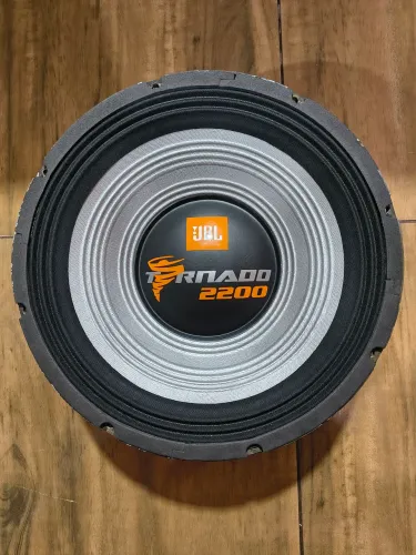 Vendo alto falante tornado JBL 2200 1100 RMS 4homs 15 polegada zerado