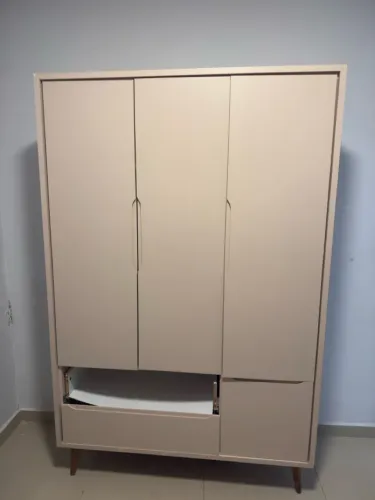 Guarda Roupa Infantil Rosé 4 portas 2 gavetas Seminovo