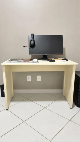 Mesa escritório pequena