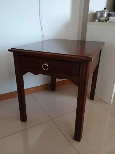 Mesinha (Embaixada dos Estados Unidos)