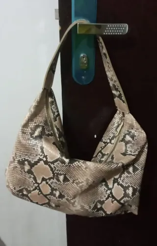 R$100,00 CADA UMA . bolsas de qualidade usadas uma única vez 