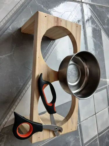 Comedouro para cães de pequeno porte+ tijela inox + tesourde corta unha