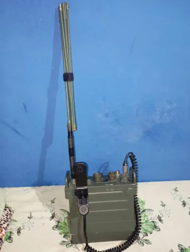 Rádio comunicador militar