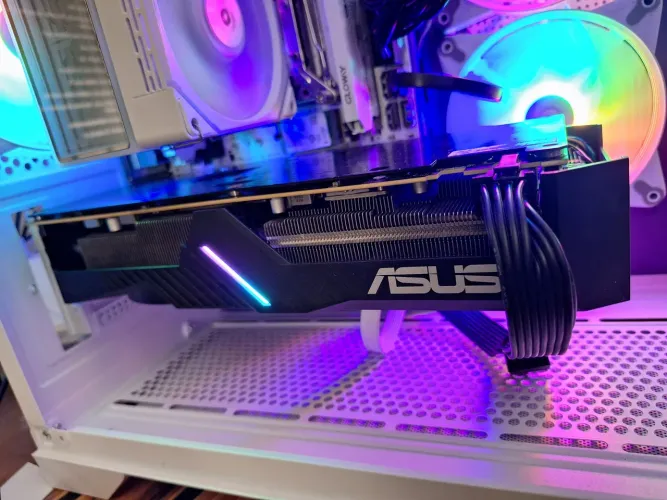 Rx 5600 xt modelo asus