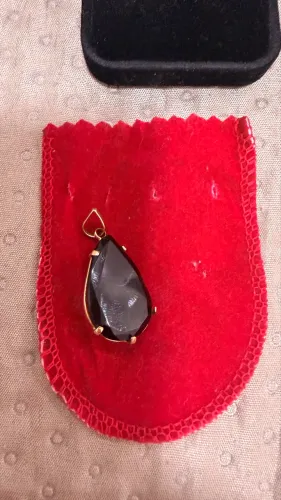 Pingente pedra e ouro 