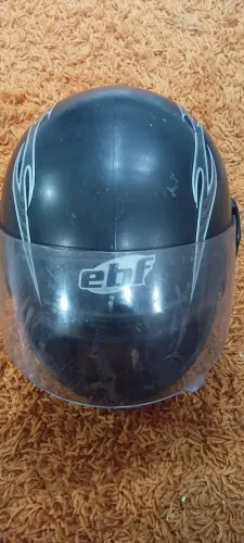 Capacete preto