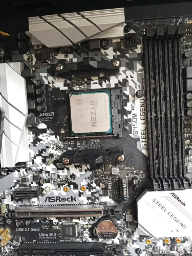 Ryzen 5 3400G, B450 Steel Leend, 16GB RAM