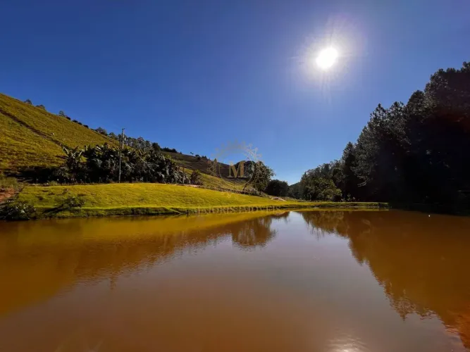 Terreno com lago estilo Espelho D'Água - Pedra Azul