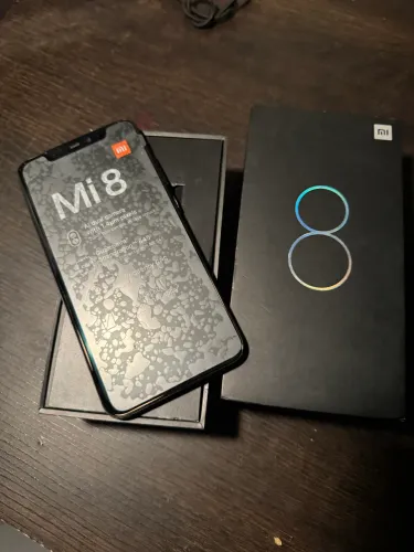 ? Xiaomi Mi 8 64GB - Funcionando Bem ? Bateria Boa ? Botão Volume + com Defeito ? 